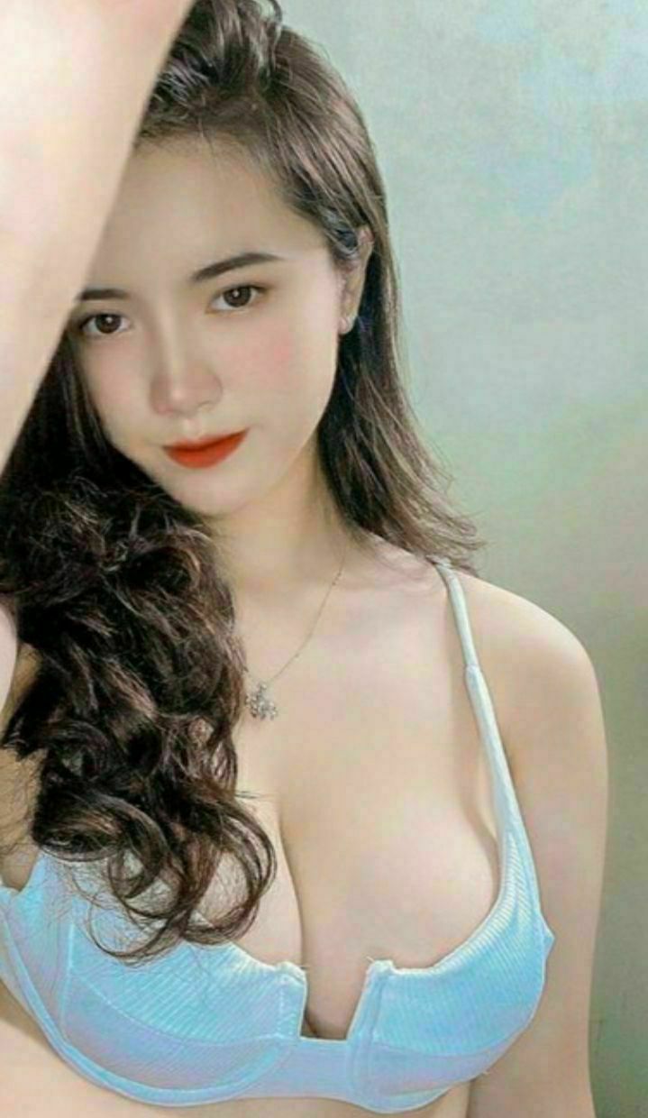 Banh lỗ lồn đón nhận mấy con cu dâm